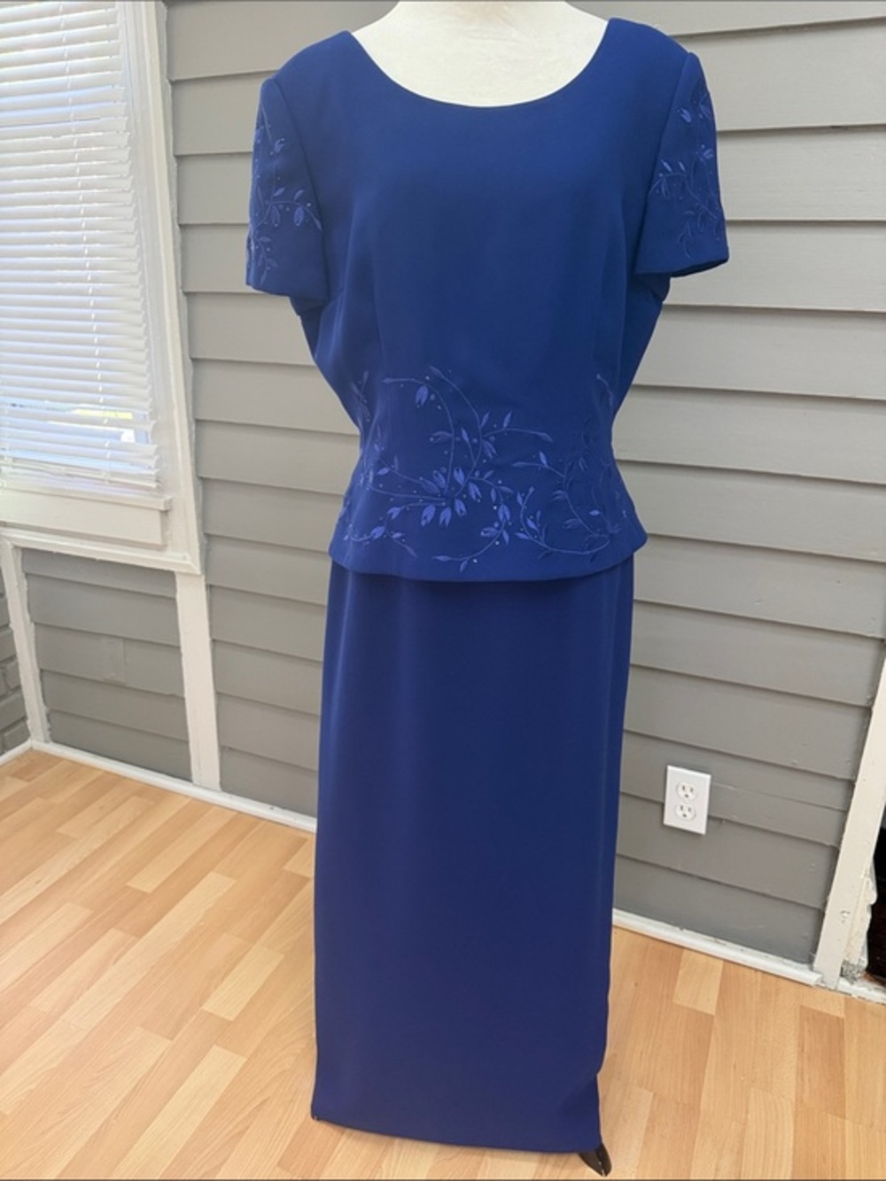 Donna Morgan Royal Blue Embroidered Cap Sleeve Sheath Formal Gown Dress 12